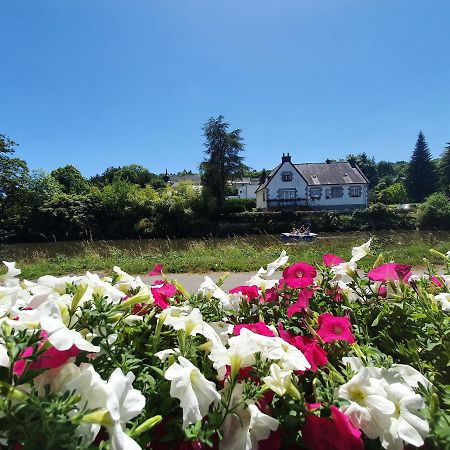 Aux Lits Du Canal Bed and Breakfast Josselin Esterno foto