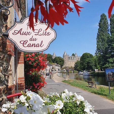 Aux Lits Du Canal Bed and Breakfast Josselin Esterno foto