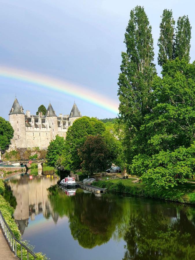 Aux Lits Du Canal Bed and Breakfast Josselin Esterno foto