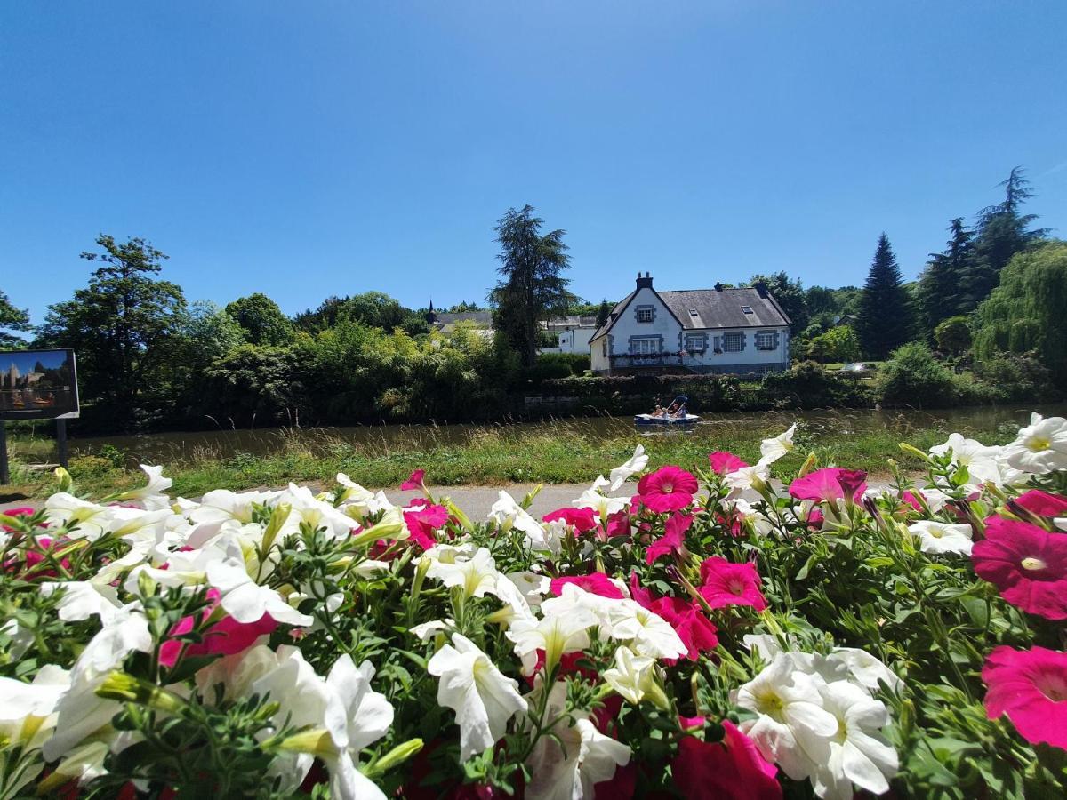 Aux Lits Du Canal Bed and Breakfast Josselin Esterno foto