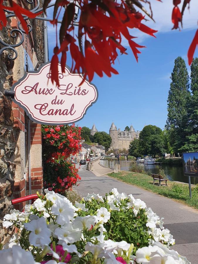 Aux Lits Du Canal Bed and Breakfast Josselin Esterno foto