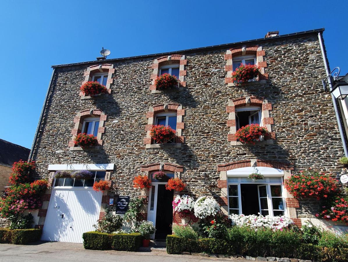 Aux Lits Du Canal Bed and Breakfast Josselin Esterno foto